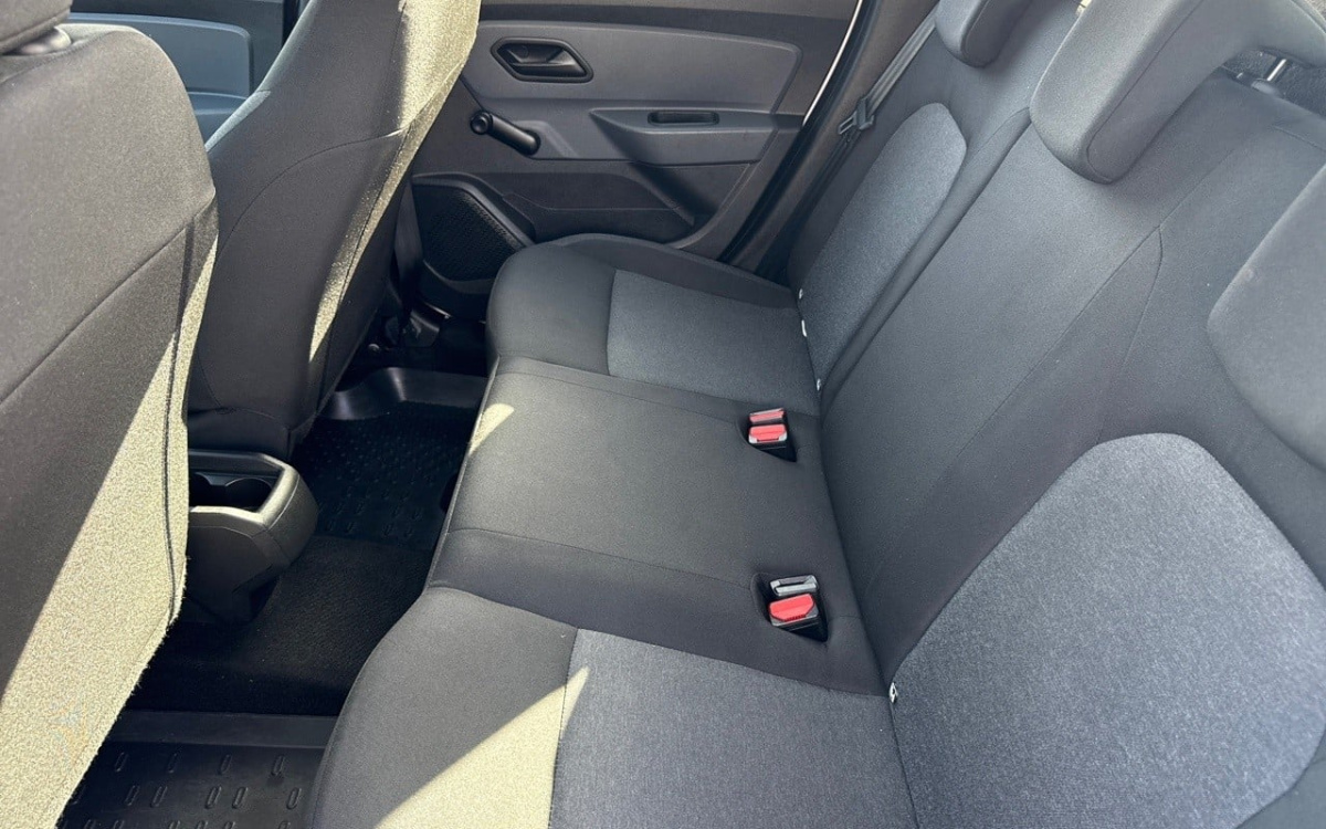 2b7c7cab-fd15-4a9e-8680-3bc1c5fbaed2.jpg